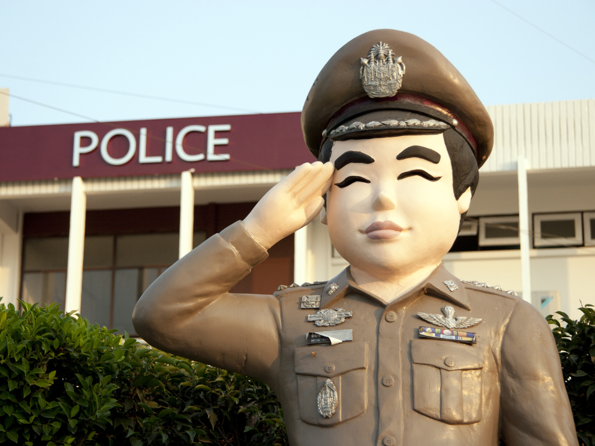 Polizei schnappt Alkoholmanager in Phuket: Minderjährige im Nachtlokal!