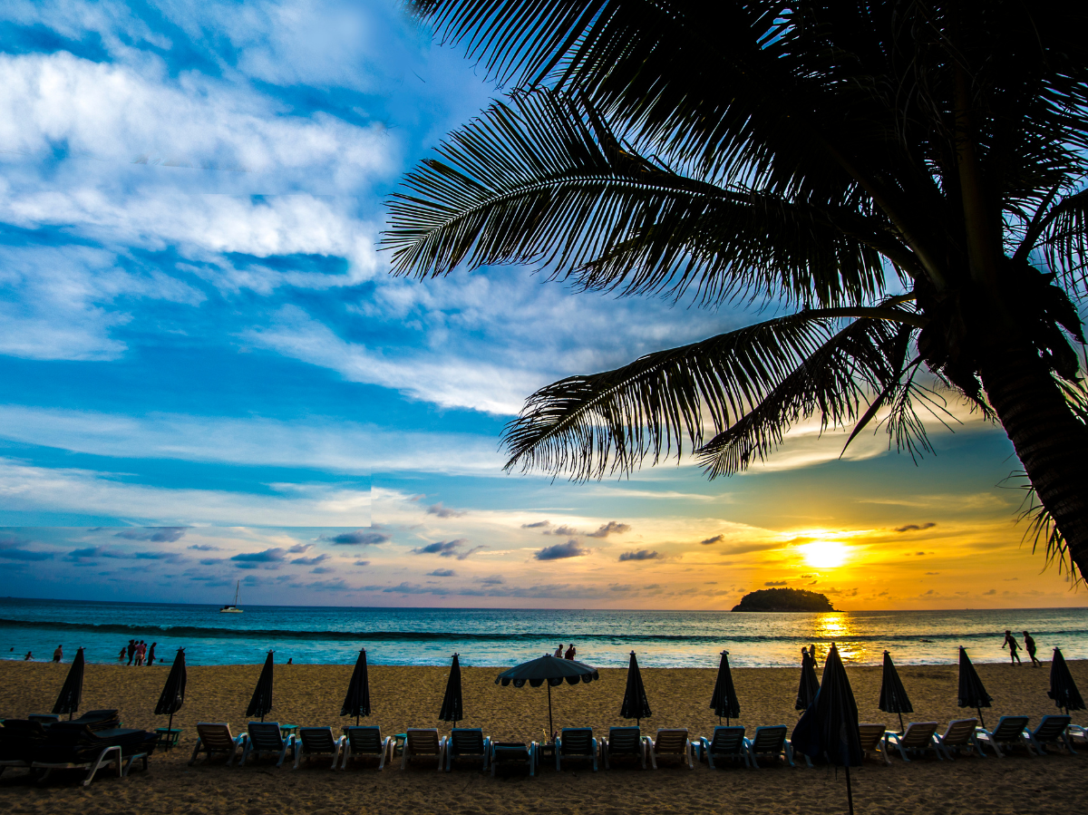 Schwere Regenfälle überfluten Phuket: Gouverneur prüft die Situation!
